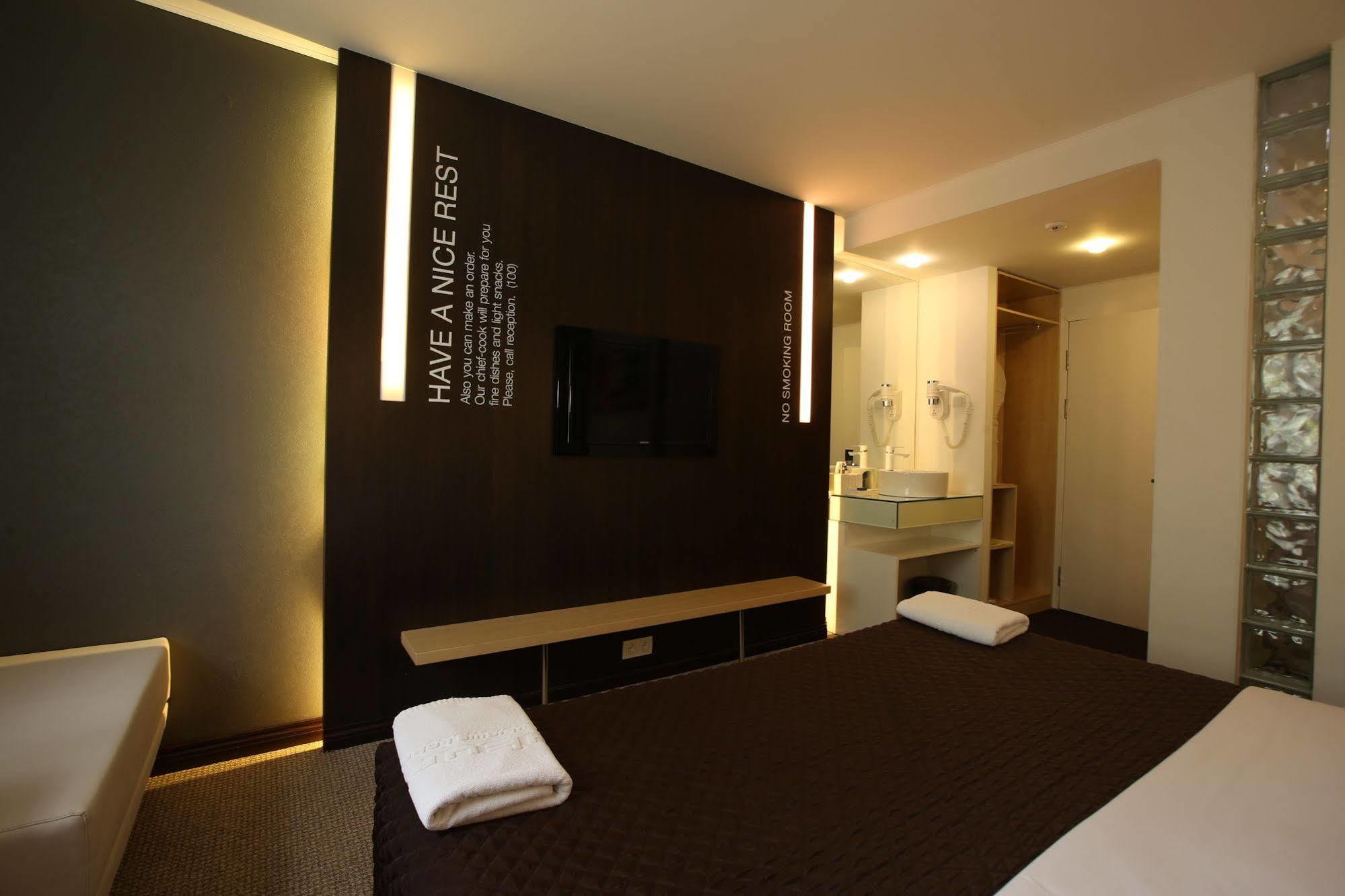 Futuro Hotel Bishkek Luaran gambar