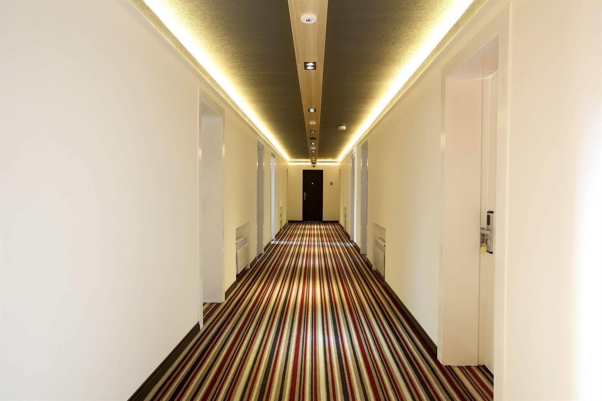 Futuro Hotel Bishkek Luaran gambar